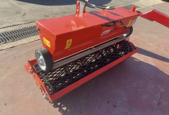 regarnisseuse sur tracteur 2